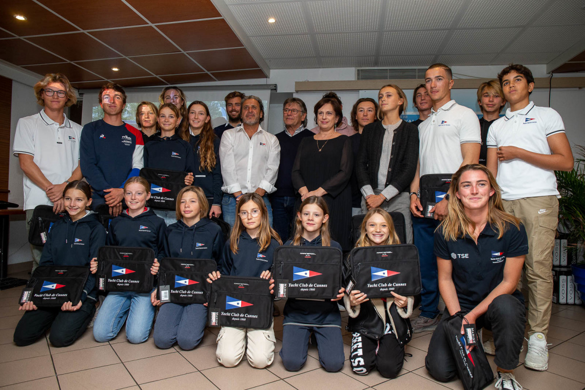 Jean-François Cutugno, Alexandra Martin, Jean-Marc Chiappini entourés des jeunes champions Jean-François Cutugno, Alexandra Martin, Jean-Marc Chiappini entourés des jeunes champions