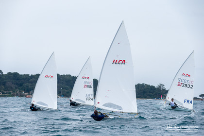 JB Bernaz et les ILCA du Yacht Club de Cannes dans la brise