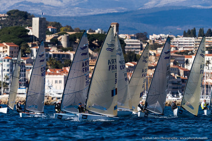 Premier départ et Guillaume Boisard - FRA 9 - en tête de la flotte de Finn