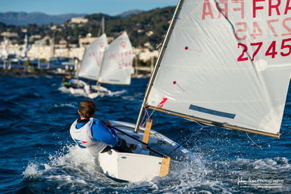 Entrainement dans la brise en Optimist Compétition