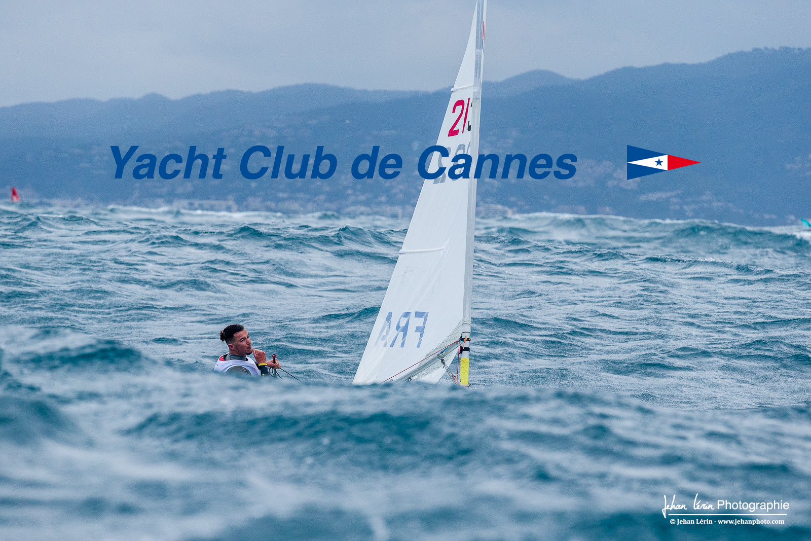 JB Bernaz et les ILCA du Yacht Club de Cannes dans la brise