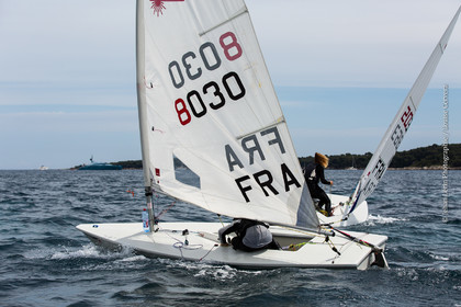 Entrainement Laser Radial_Louise Cervera_Matisse Pacaud_YCC_Cannes_JL_5D3_02 06 2016-0333.jpg