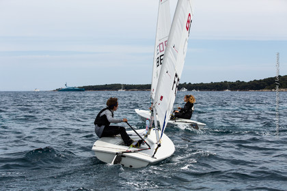 Entrainement Laser Radial_Louise Cervera_Matisse Pacaud_YCC_Cannes_JL_5D3_02 06 2016-0331.jpg