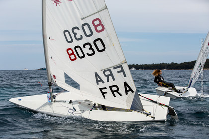 Entrainement Laser Radial_Louise Cervera_Matisse Pacaud_YCC_Cannes_JL_5D3_02 06 2016-0335.jpg