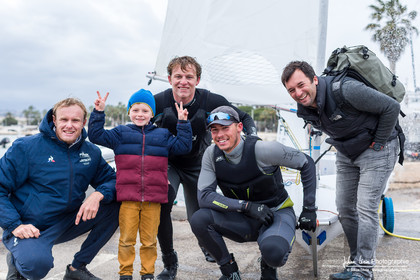 JB Bernaz et les ILCA du Yacht Club de Cannes dans la brise