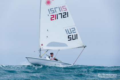 JB Bernaz et les ILCA du Yacht Club de Cannes dans la brise