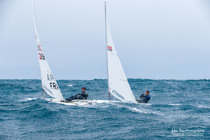 JB Bernaz et les ILCA du Yacht Club de Cannes dans la brise