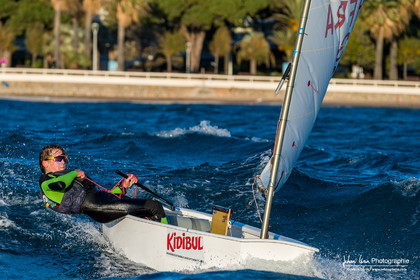 Entrainement dans la brise en Optimist Compétition