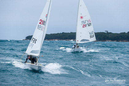 JB Bernaz et les ILCA du Yacht Club de Cannes dans la brise