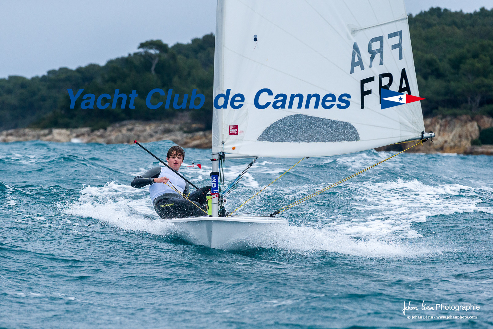 JB Bernaz et les ILCA du Yacht Club de Cannes dans la brise