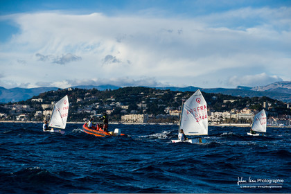 Entrainement dans la brise en Optimist Compétition